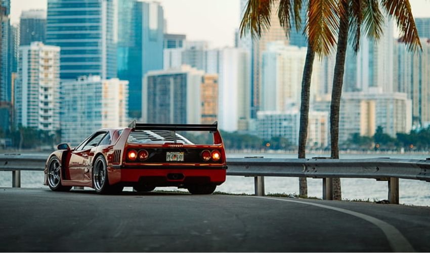 Elegent photo of the best Vintage Racecar, the Ferrari F40