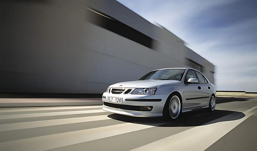 SAAB 9-3 Viggen speeding on road