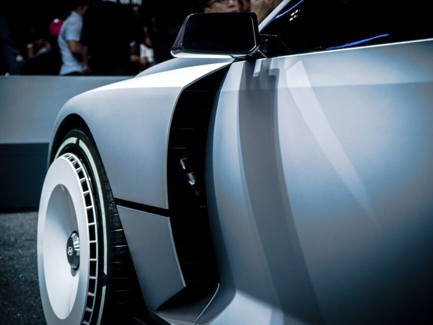 Read more about the article Hyundai’s Futuristic Three-Wheeled Concept
