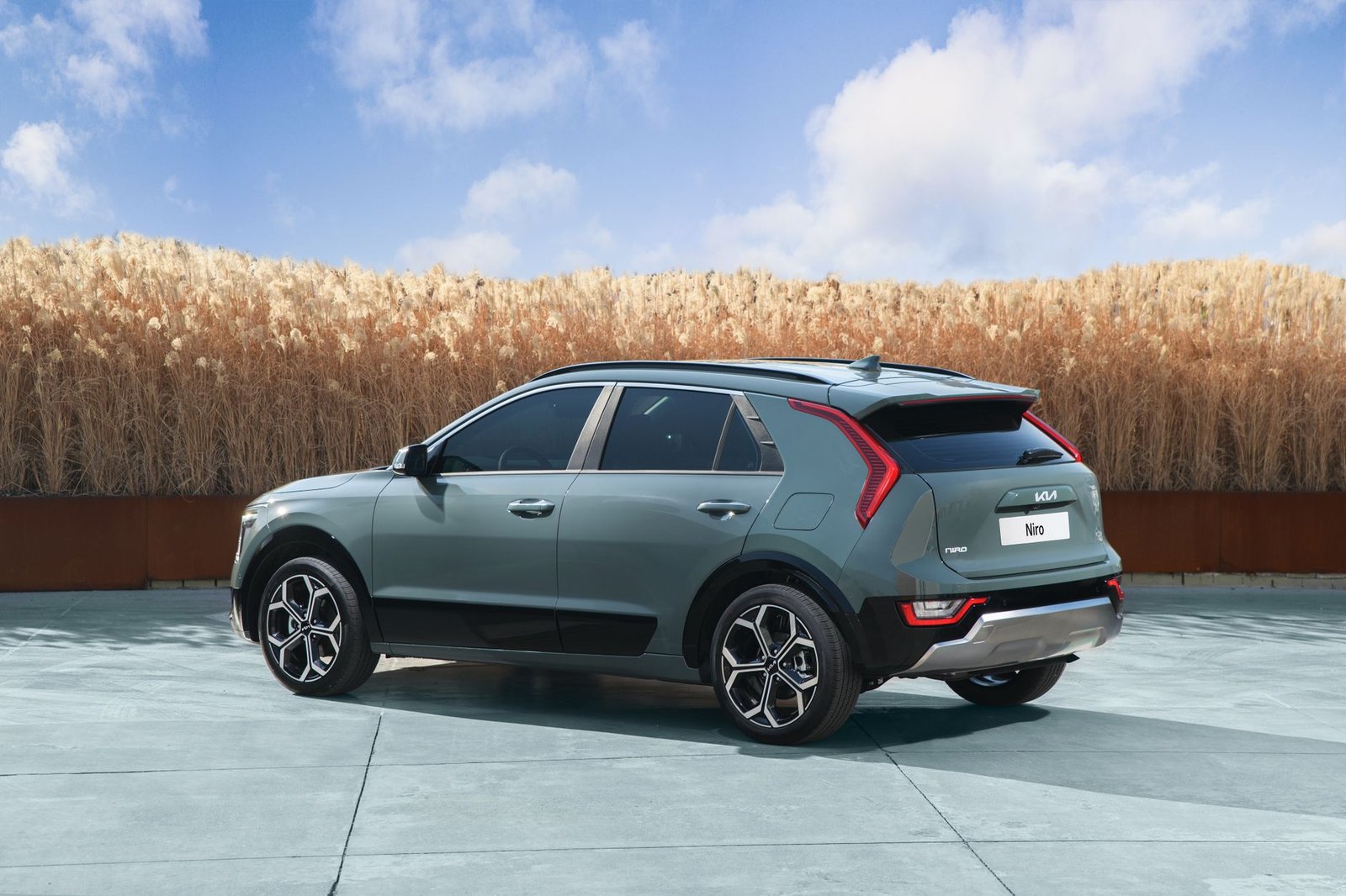 2027 Kia Niro Hybrid: Fresh Style, $2500 Price Hike