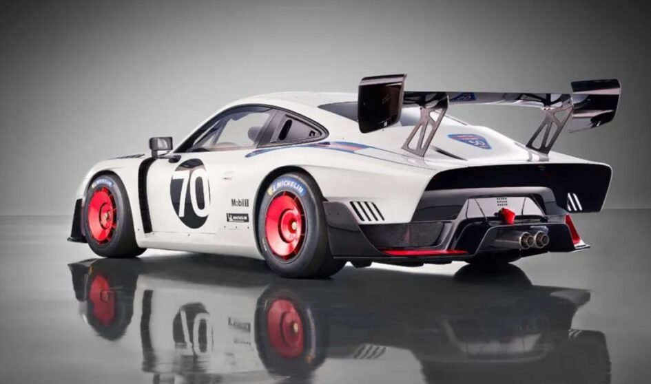 Apple’s Next CEO Races a Rare Porsche 935