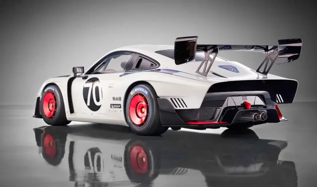 Apple’s Next CEO Races a Rare Porsche 935