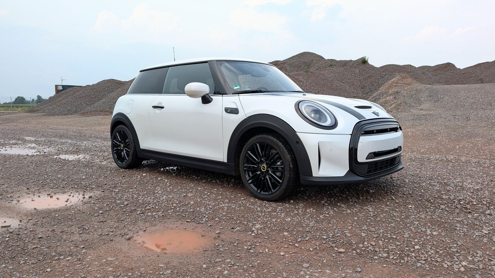 You are currently viewing Belgian Firm Orders 500 Electric MINIs in Record Fleet Deal