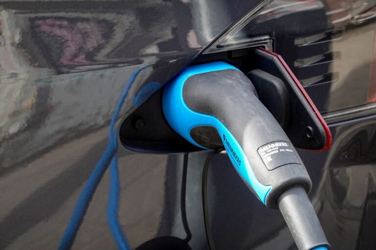 EV vs Hybrid vs Gas: Which Wins on Long Road Trips?
