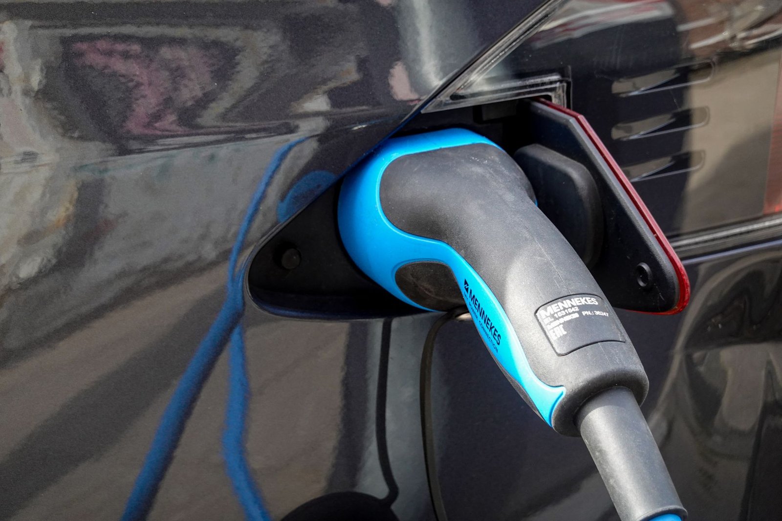 EV vs Hybrid vs Gas: Which Wins on Long Road Trips?