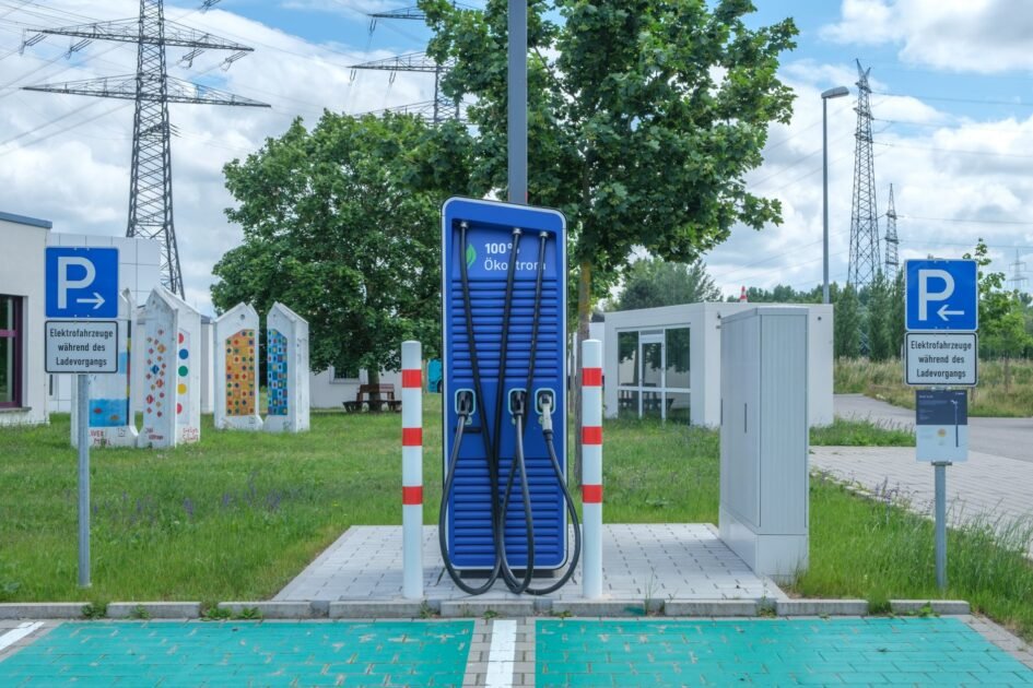 Why EV Motorcycle Charging Time Isn’t Really a Drawback