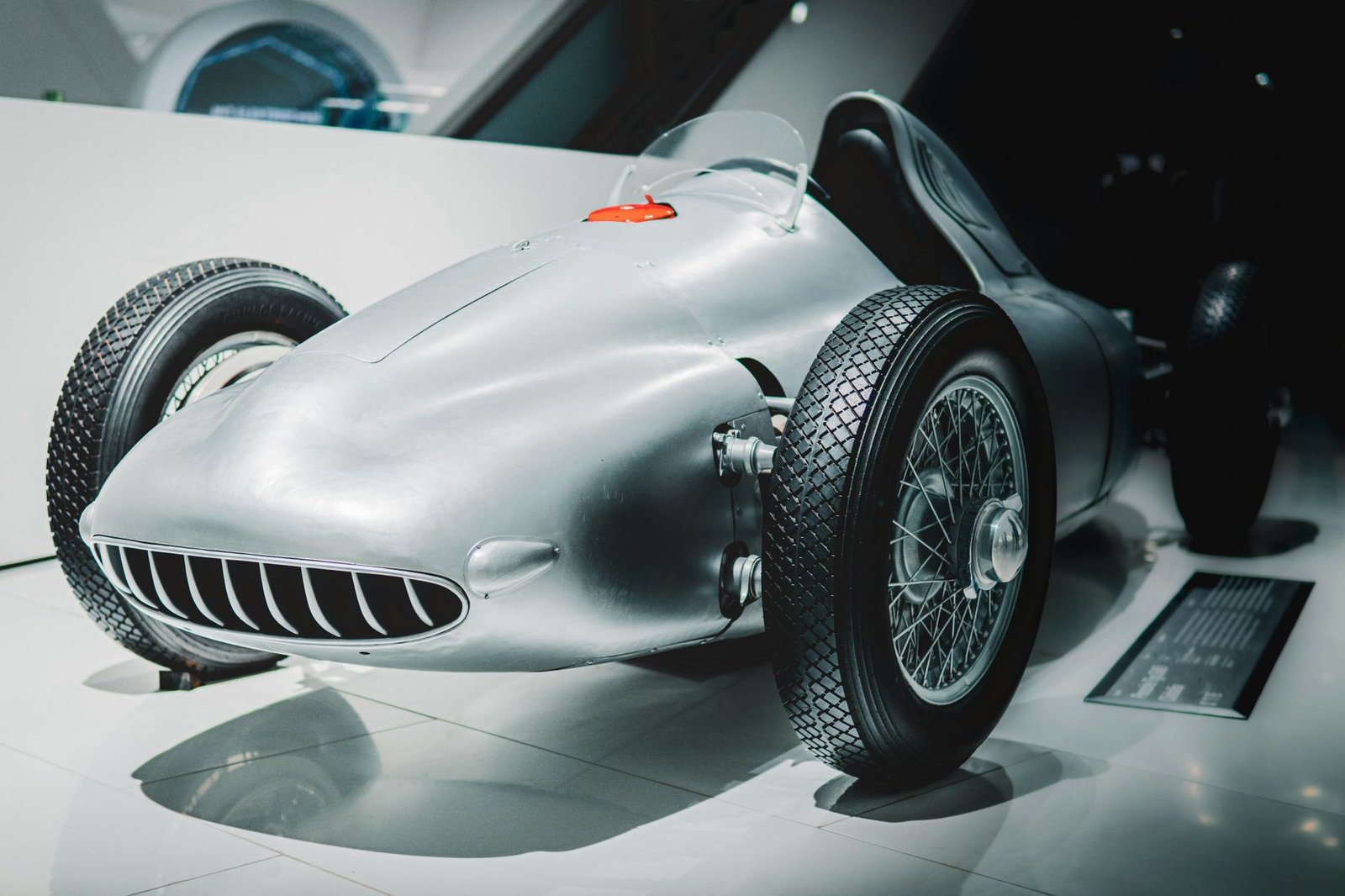 Apple’s Next CEO Races a Rare Porsche 935