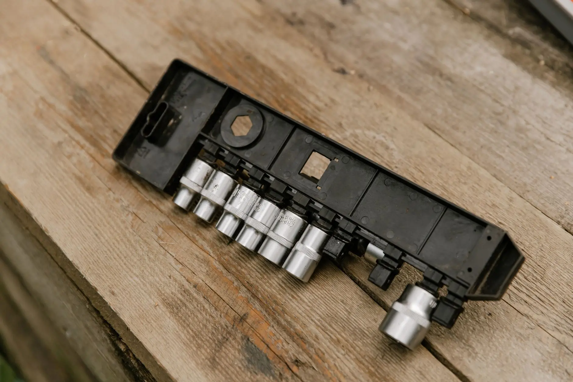 Essential Garage Accessories Every DIY Mechanic Needs